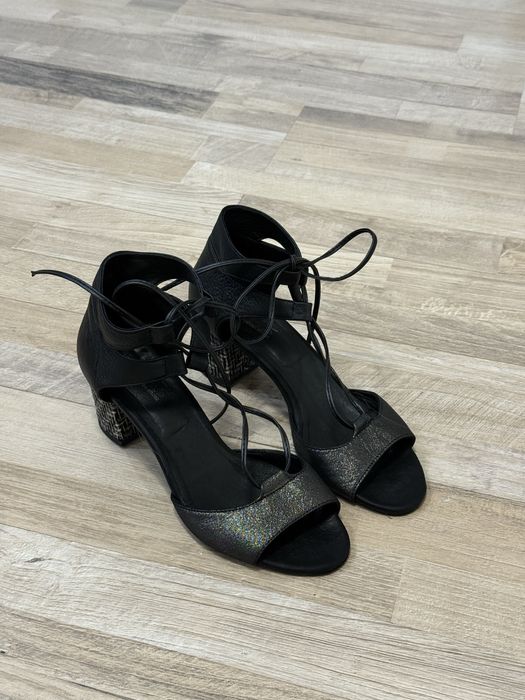 Черни токчета Rivas