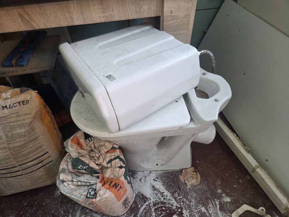 Продам унитаз с бочком б/у
