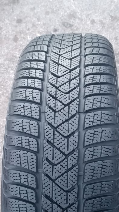 225/55/17 Pirelli Дот 2323