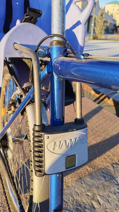 Scaunul de bicicletă Hamax Kiss  pentru copii, pentru cadru spate, cen