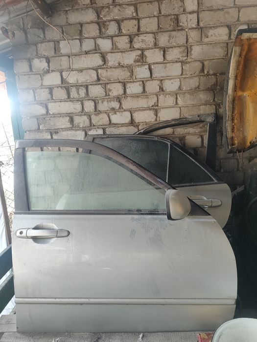 Продам двери и сиденье на Тойоту алтезза