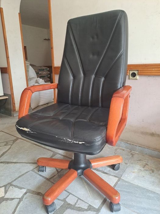 Голям офис стол еко кожа