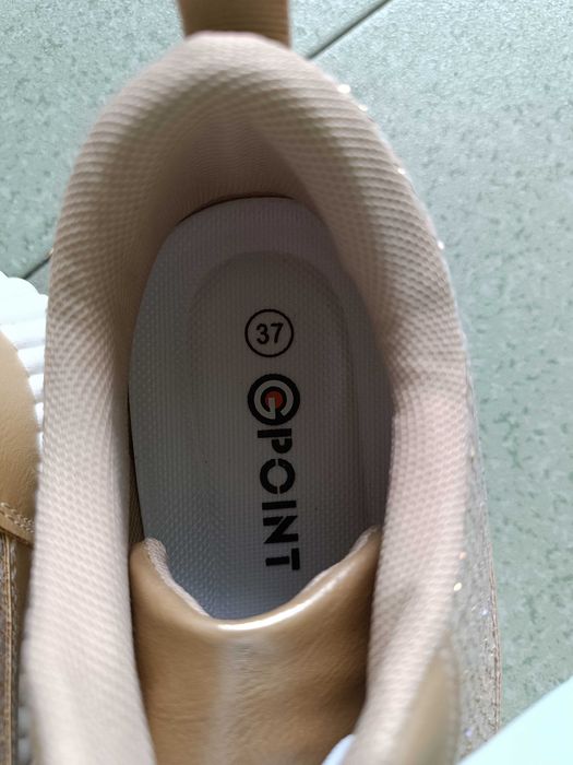 Продавам маратонки