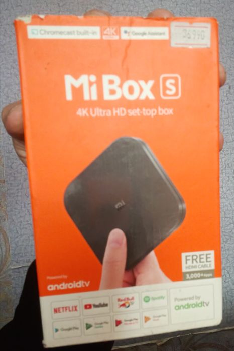 Телевизор большой, с приставкой Android TV