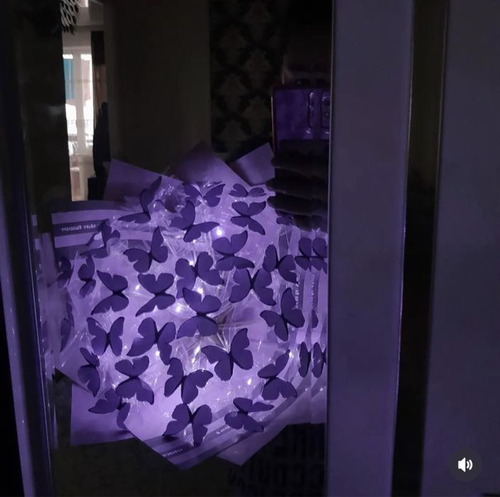 Бабочка в букете