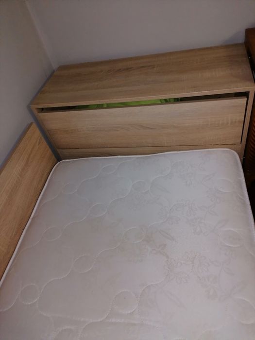 Креват с ракла и матрак.размер 190 см на 80 см