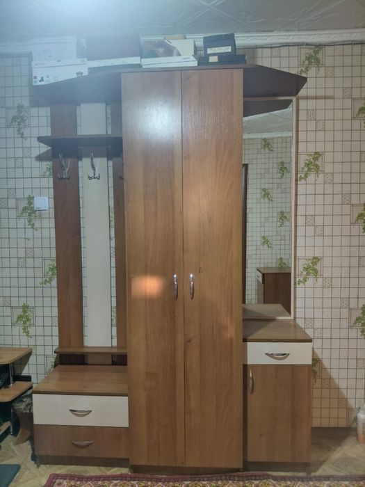 Продам шкаф в прихожую