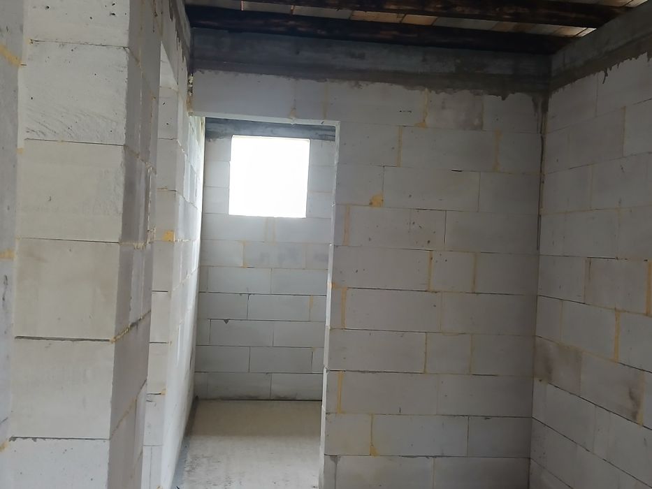 Casa la rosu  100mp!