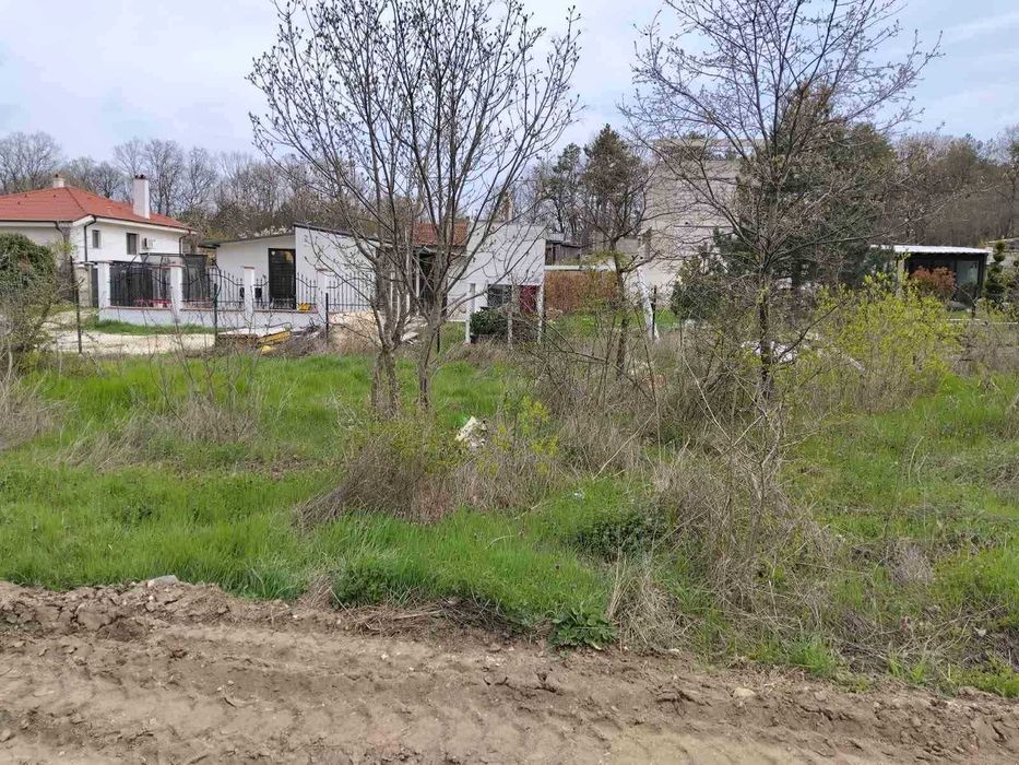 Продавам парцел в м-ст "Манастирски рид".