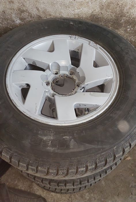 Продам копмлект покрышек с дисками