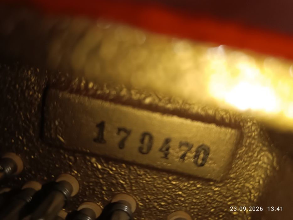 Продам пианино Petrof белый