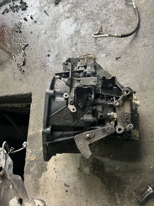 Cutie viteze nissan qashqai 2.0 d fata tractine