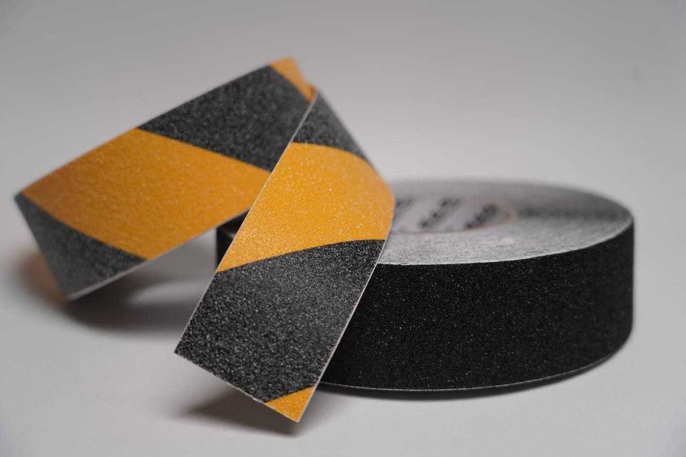 Противоскользящая лента 5смх25м