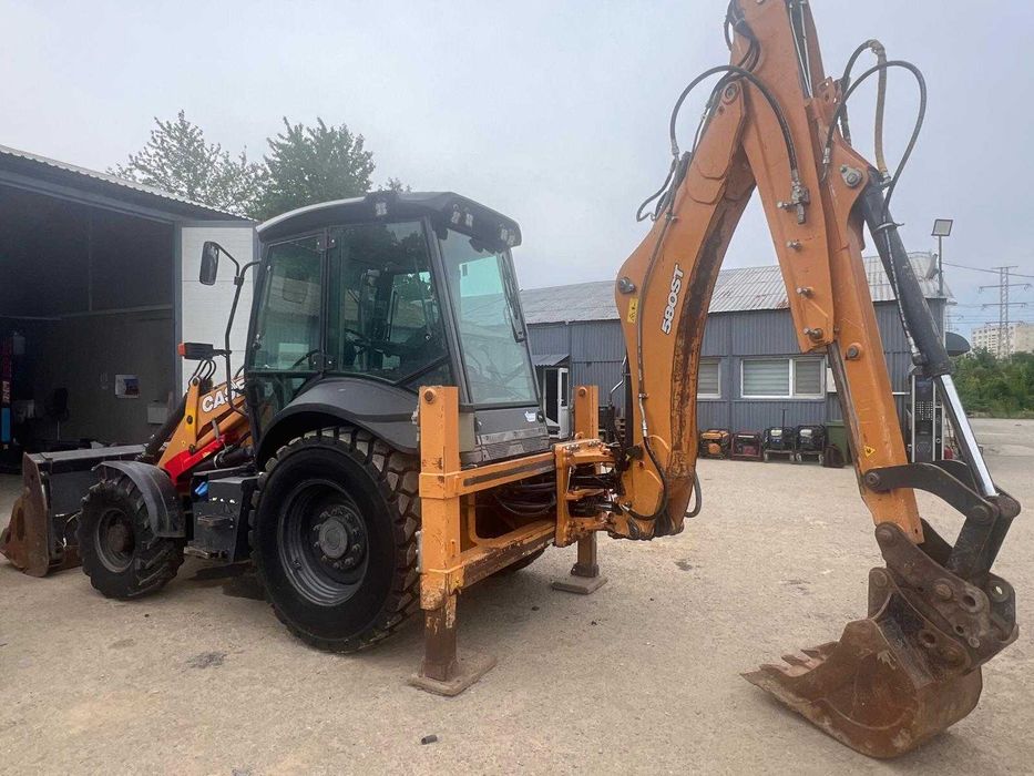 Buldoexcavator CASE 580 ST anul 2019 4x4