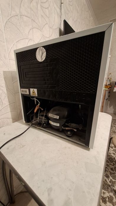 Продам маленький холодильник