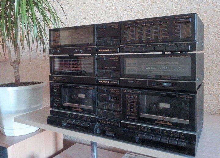 Продам магнитолу SANYO