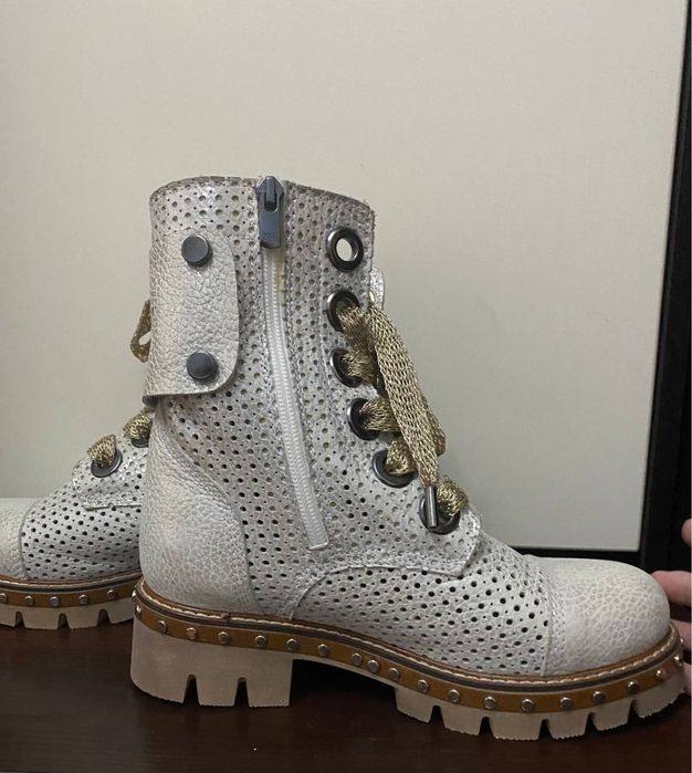 Женские кожаные ботинки