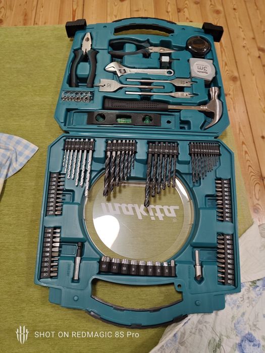 Продам набор Makita x104