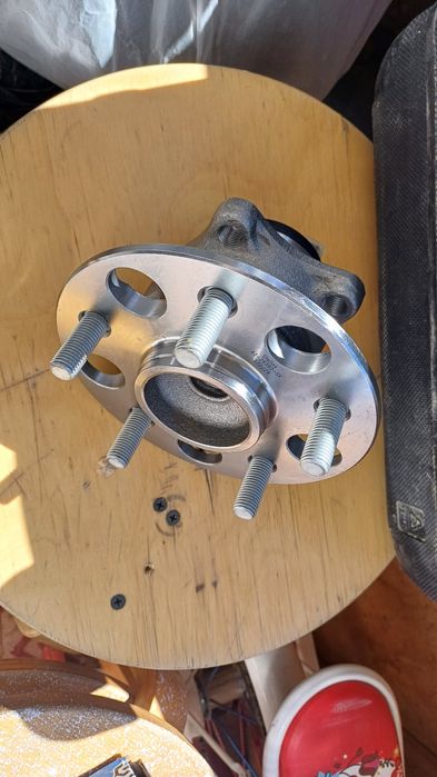 Продам ступицу от тойоты кароллы