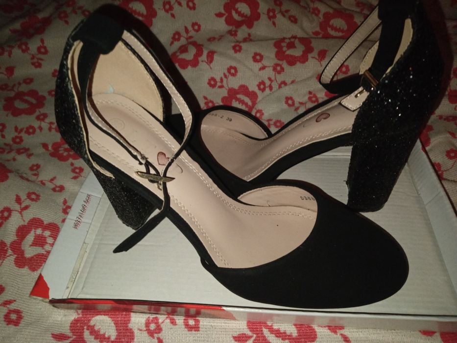 Pantofi de vânzare 20  lei