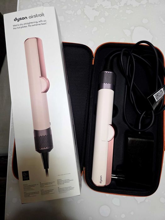 Продавам dyson airstrait почти нов
