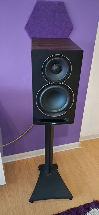 Продават се ELAC Uni-Fi Reference UBR62
