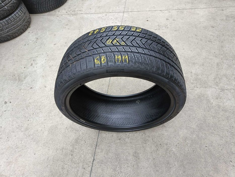 O anvelopa iarna 275 35 22 pirelli scorpion winter profil de 6,8 mm