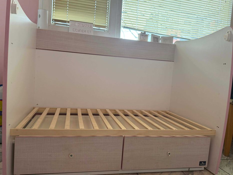 ЛЕГЛО И ШКАФ С ПОВИВАЛНИК