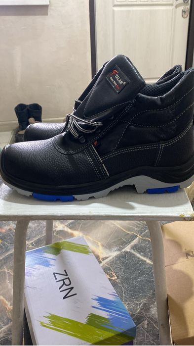 Спец ботинки новые. Размер 43