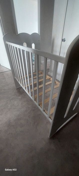 Продам  кроватку для малышей.