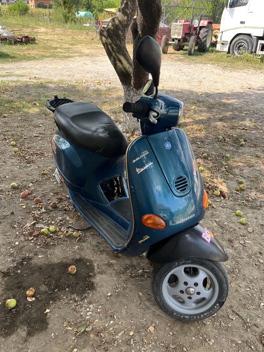 Dezmembrez scuter piaggio vespa et2