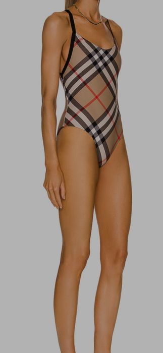 Costum de baie Burberry, model 2026