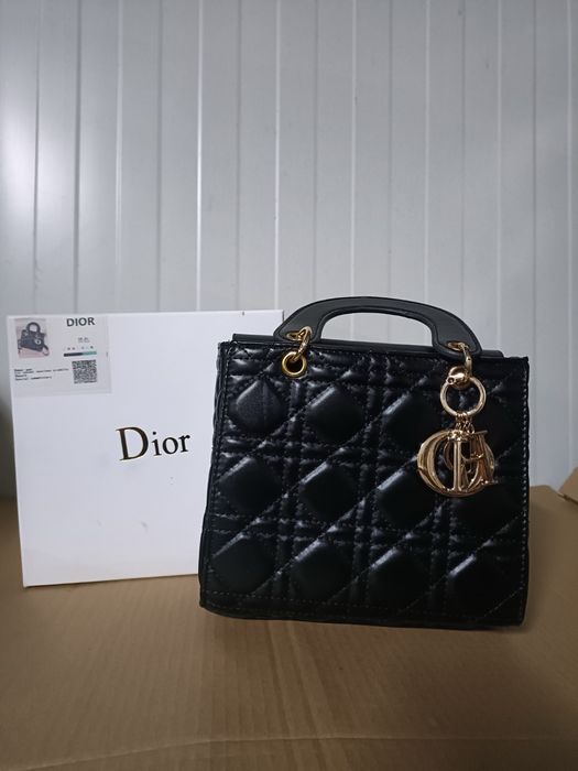 Модели дамски чанти на Dior,Karl ,Guess,Prada