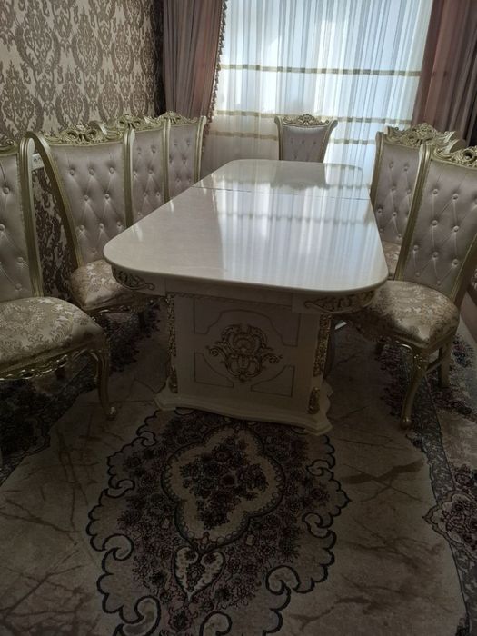 СРОЧНО ПРОДАЮ стол и стулья!