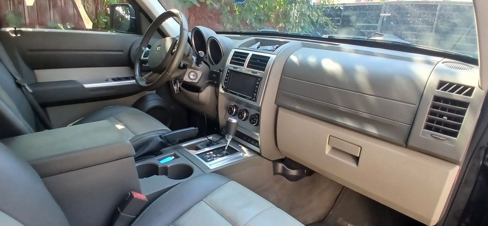 Dodge nitro 4x4 SUV