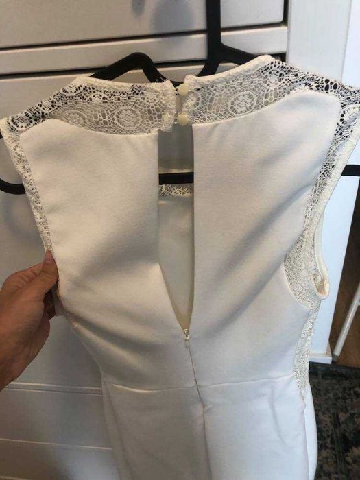 Rochie ZARA XS alba pe corp - 40 Ron