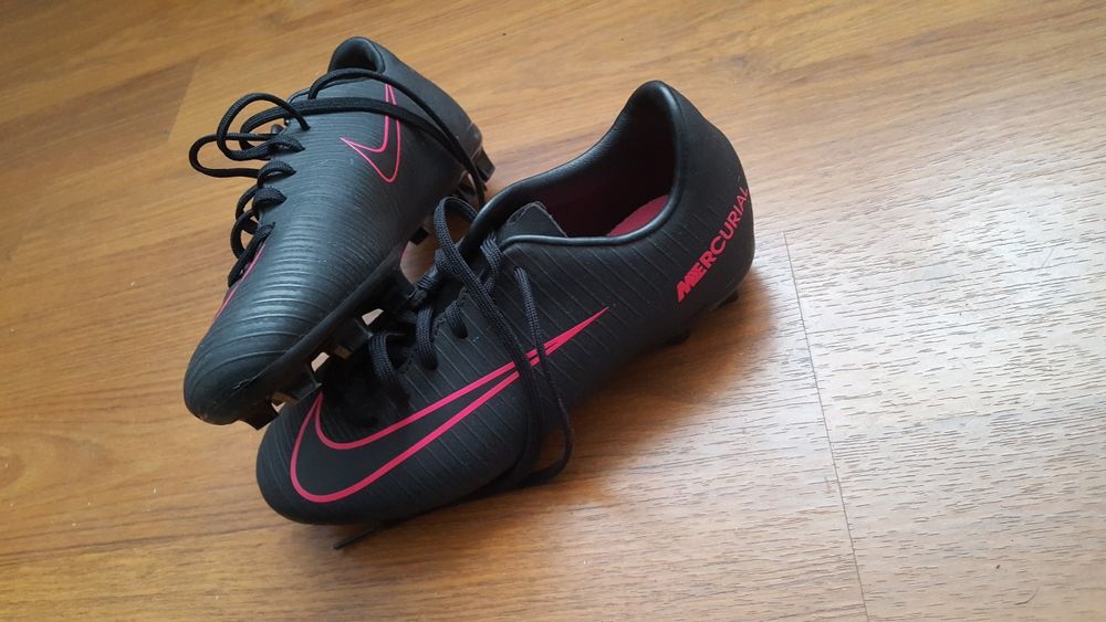 Ghete fotbal copii Nike mercurial