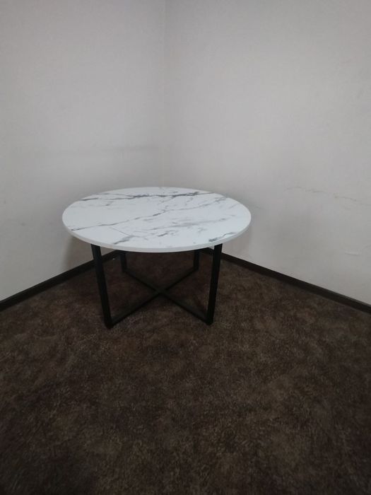 Круглый журнальный стол из лофта