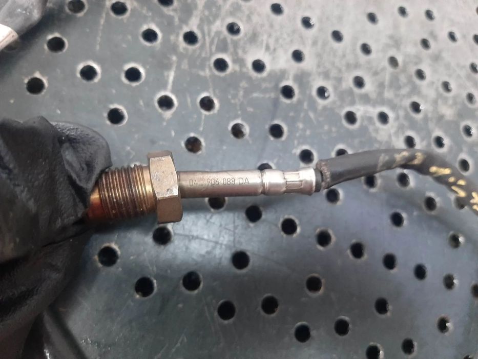 senzor temperatura gaze cxx 1.6 tdi seat leon ateca audi a3 8v skoda octavia 3 vw golf 7  04l906088da