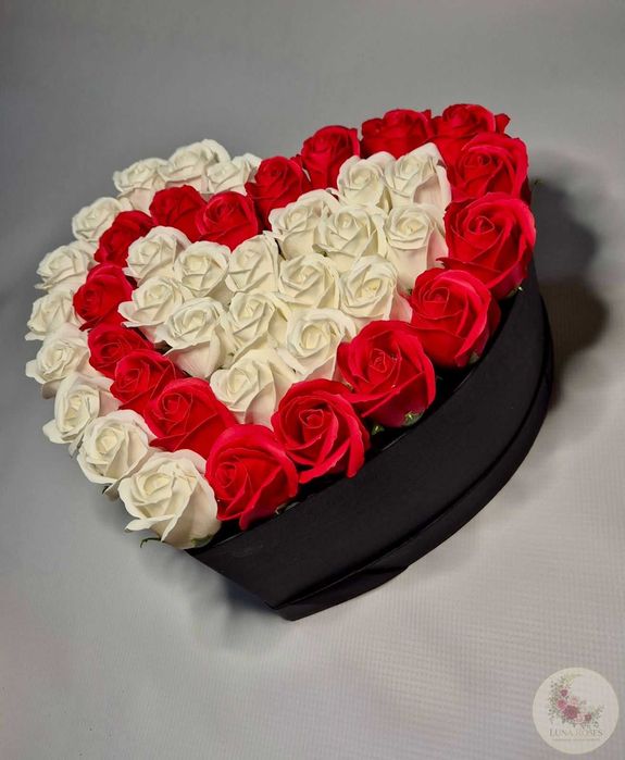 Aranjament floral din trandafiri de sapun