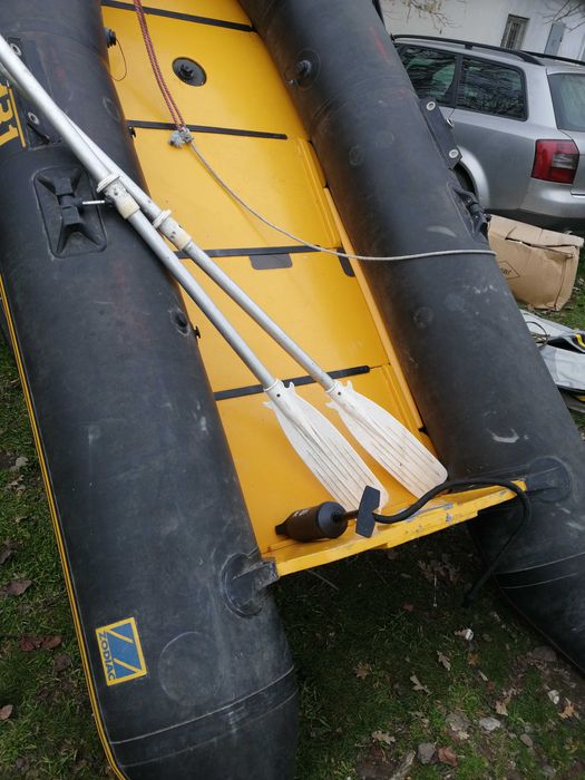 Продавам надуваема лодка ZODIAK 3 метра.
