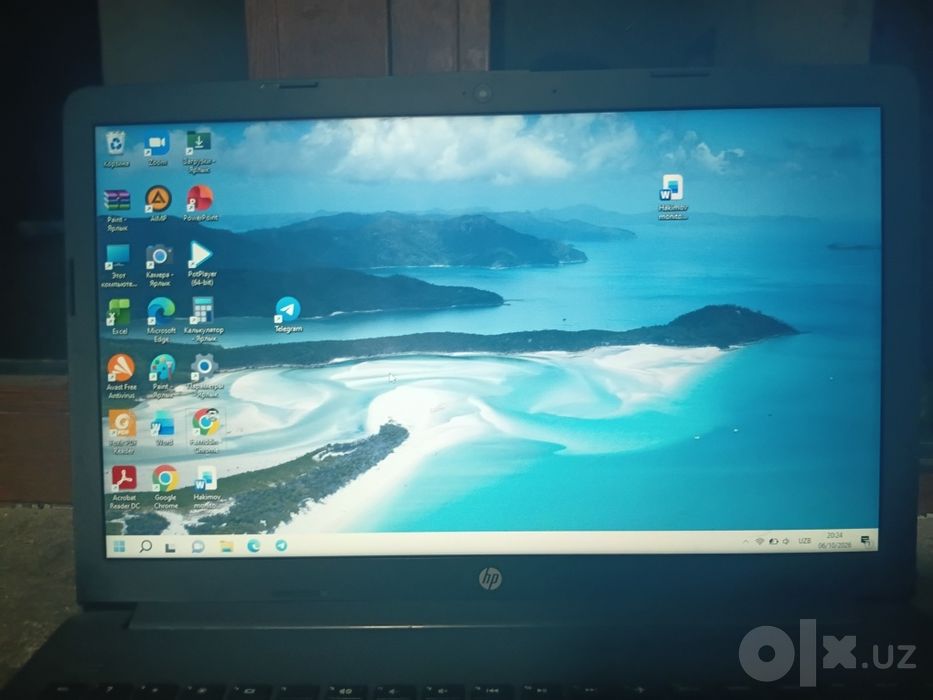 Windows 11 Pro.  HP