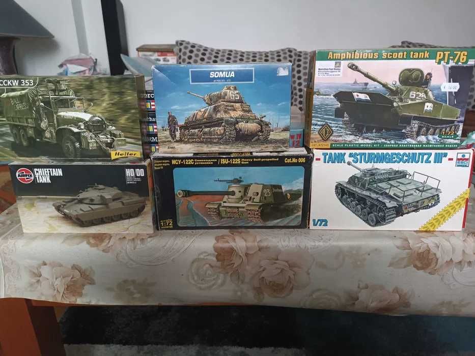 Продавам модели на танкове и самолети в М 1:72