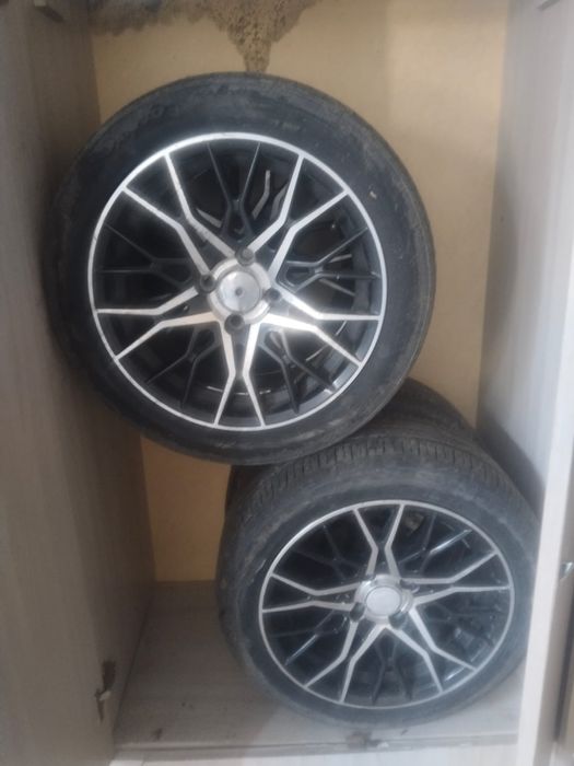 Продам шинный комплект