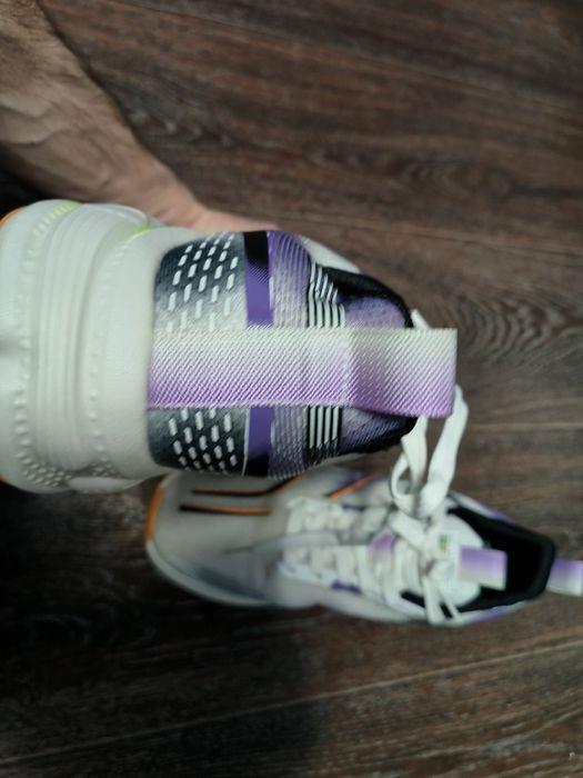 Кроссовки беговые