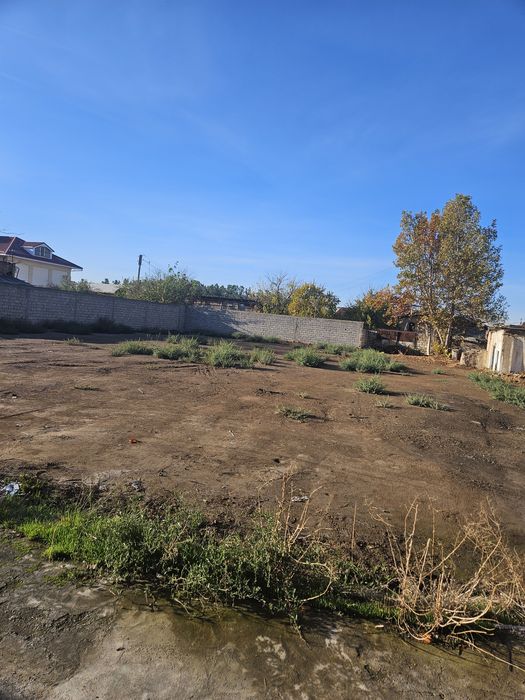 Дӯрмон марказида 12,6  сотих ер участкаси сотилади.