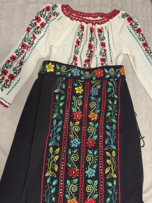 Costum traditional/popular cusut manual