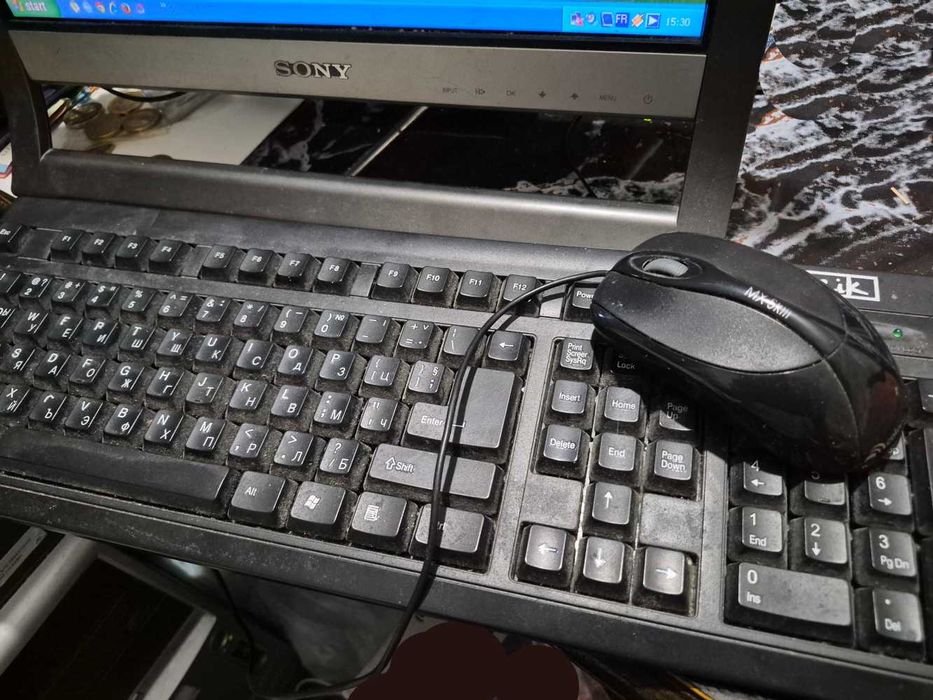 Компютър HP с монитор Sony клавиатура мишка