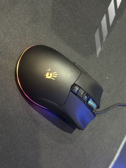 Продавам геймарска мишка bloody es9 rgb esports Gaming mause
