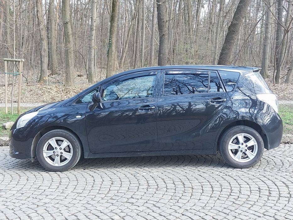 Тойота версо 2012г АВТОМАТИК 1.8 147к.с.